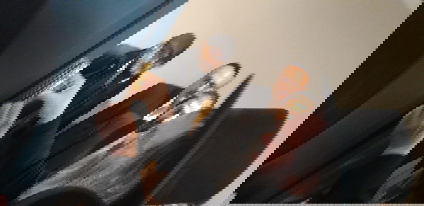 הגר"ד כהן קבע מזוזה בצרפת ופצח בריקוד