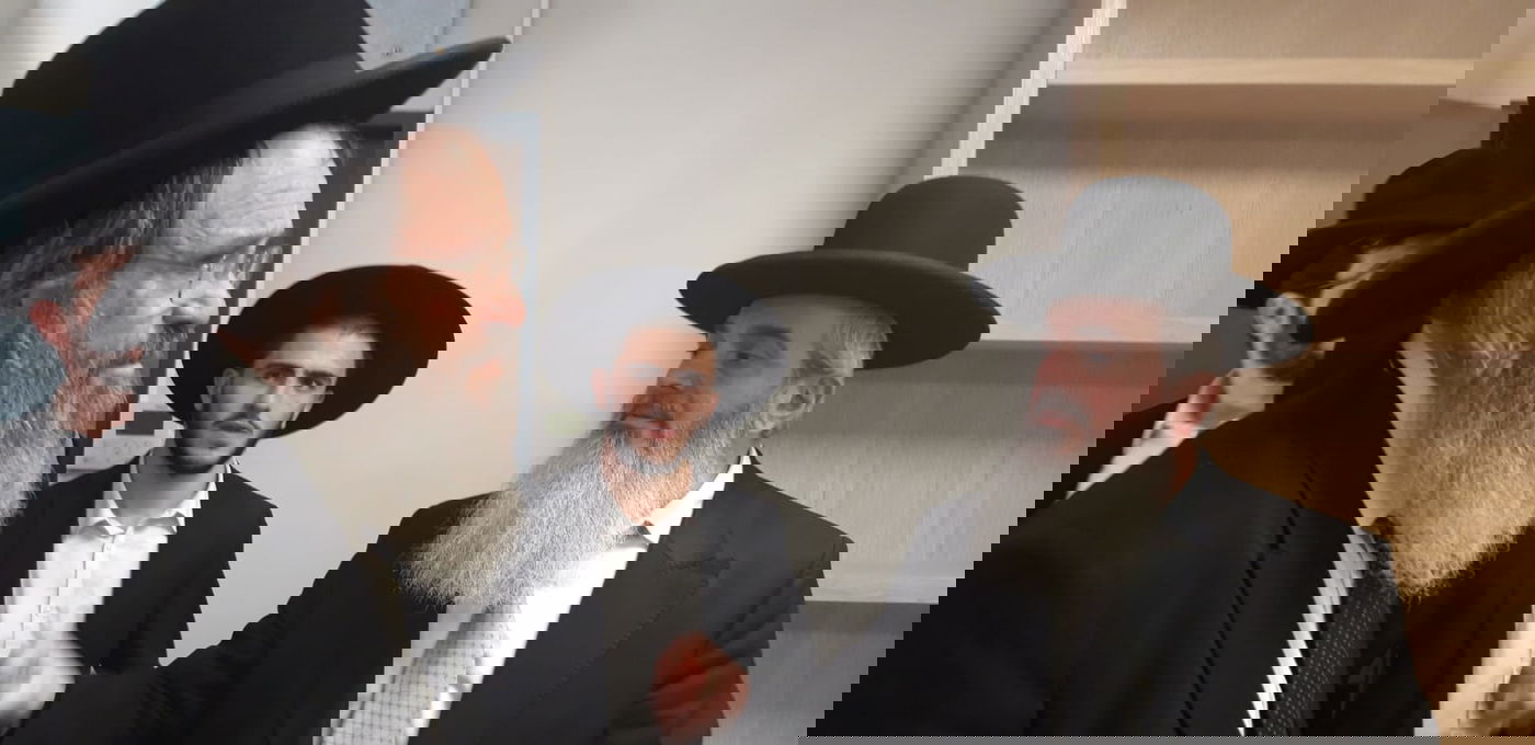 הגר"ד כהן קבע מזוזה בצרפת ופצח בריקוד