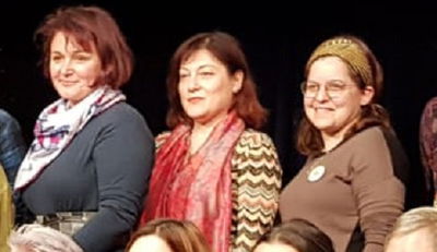 משתתפי התערוכה, בהם האמנית החרדית