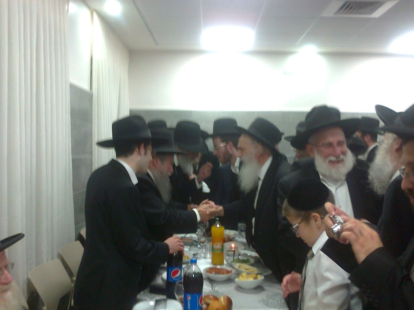 צפו: אירוסי הנכדה והחתן ש"נשלף" מבית המדרש