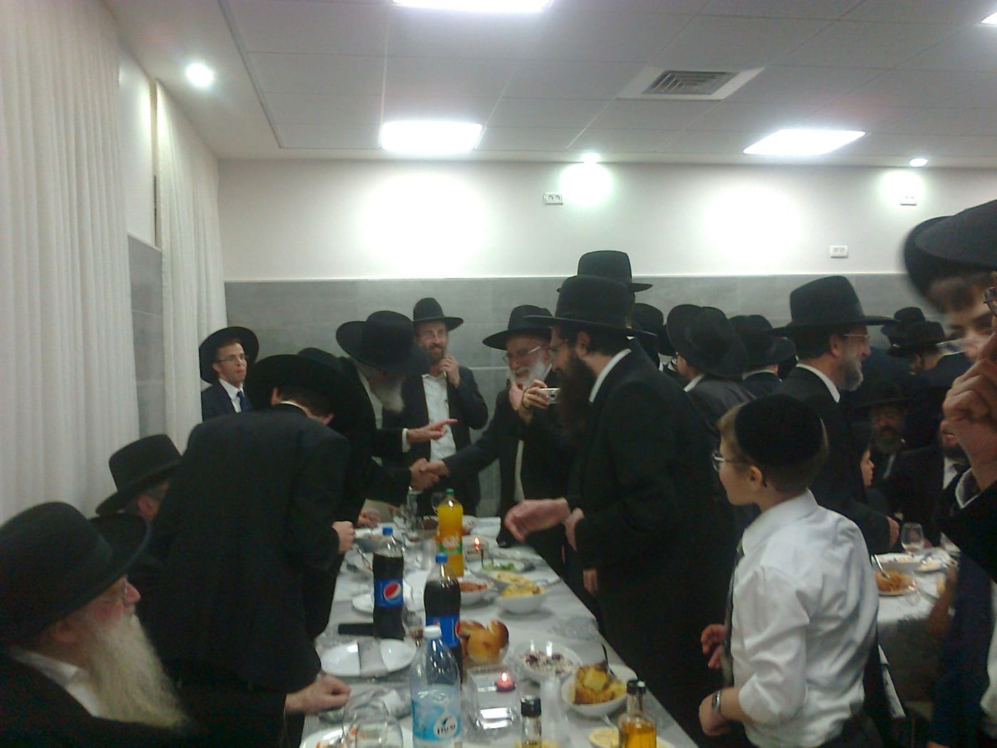 צפו: אירוסי הנכדה והחתן ש"נשלף" מבית המדרש