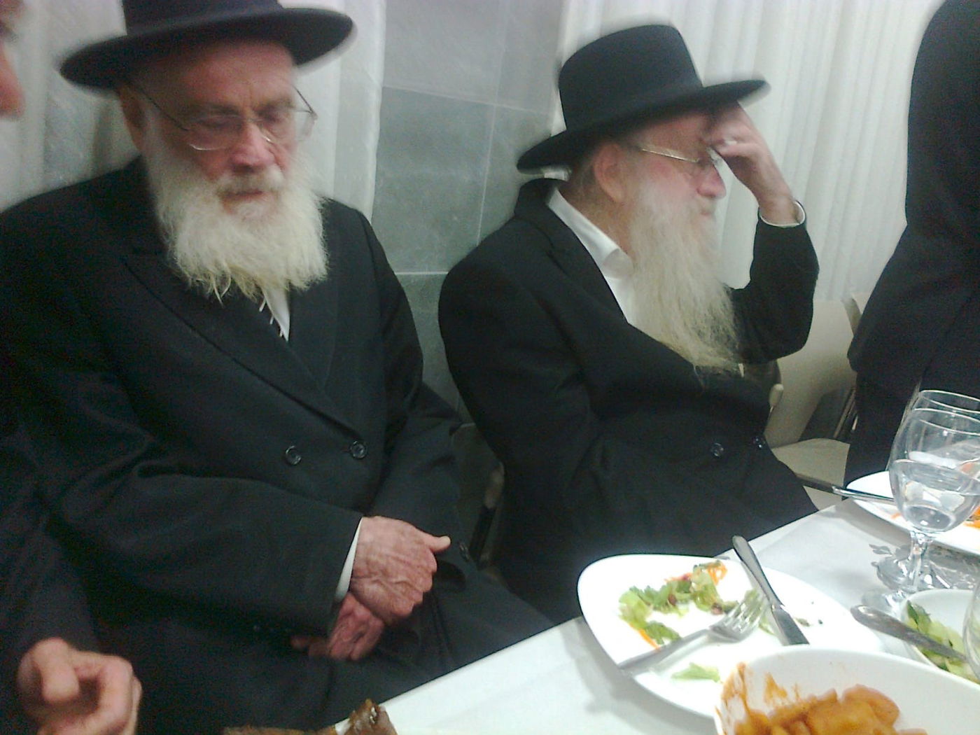 צפו: אירוסי הנכדה והחתן ש"נשלף" מבית המדרש