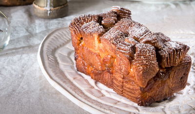 מתכון לעוגת קראנץ' תפוחים מבצק שמרים כרוך