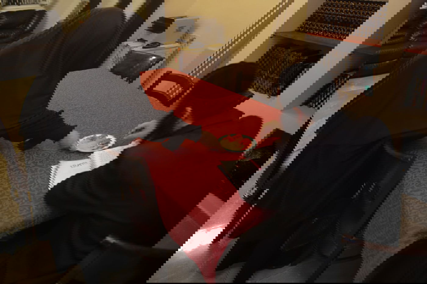 תיעוד נדיר ובלעדי: הצצה למשפחה מ"נשות השאלים"