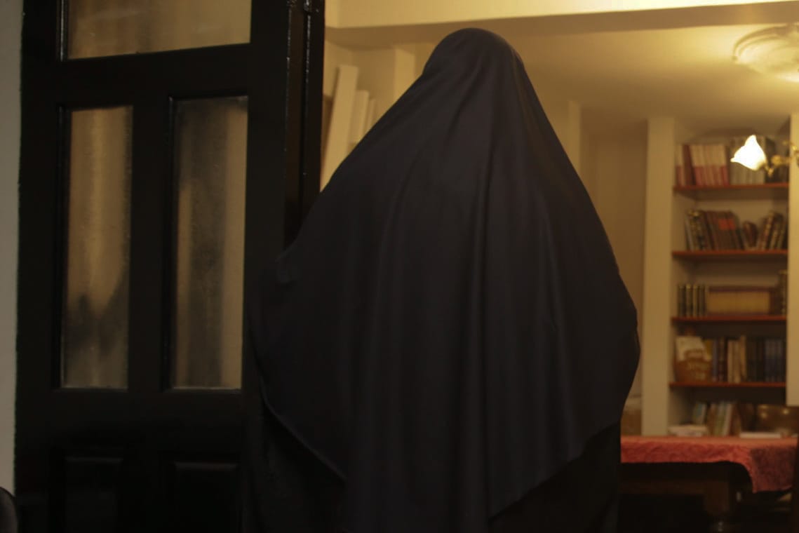 תיעוד נדיר ובלעדי: הצצה למשפחה מ"נשות השאלים"