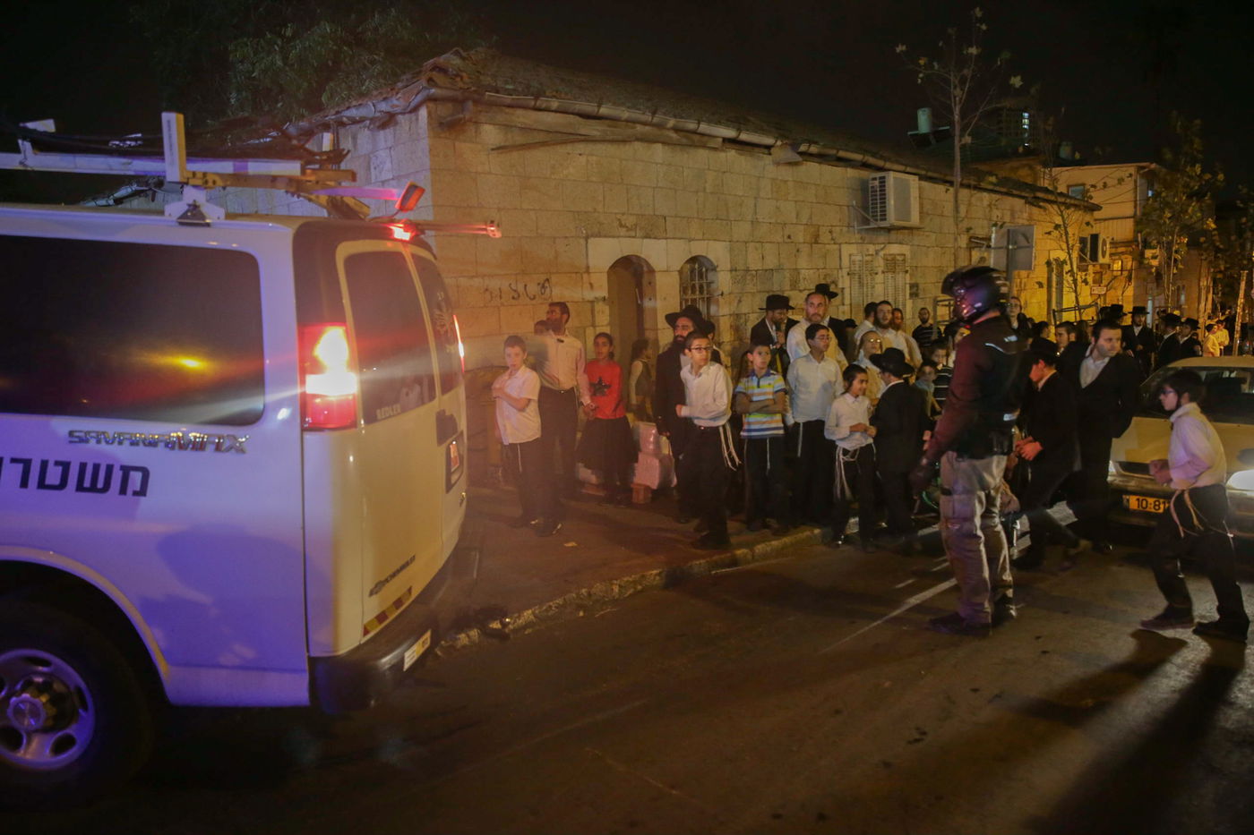 קיצונים תקפו חייל חרדי ליד "גאולה" • צפו