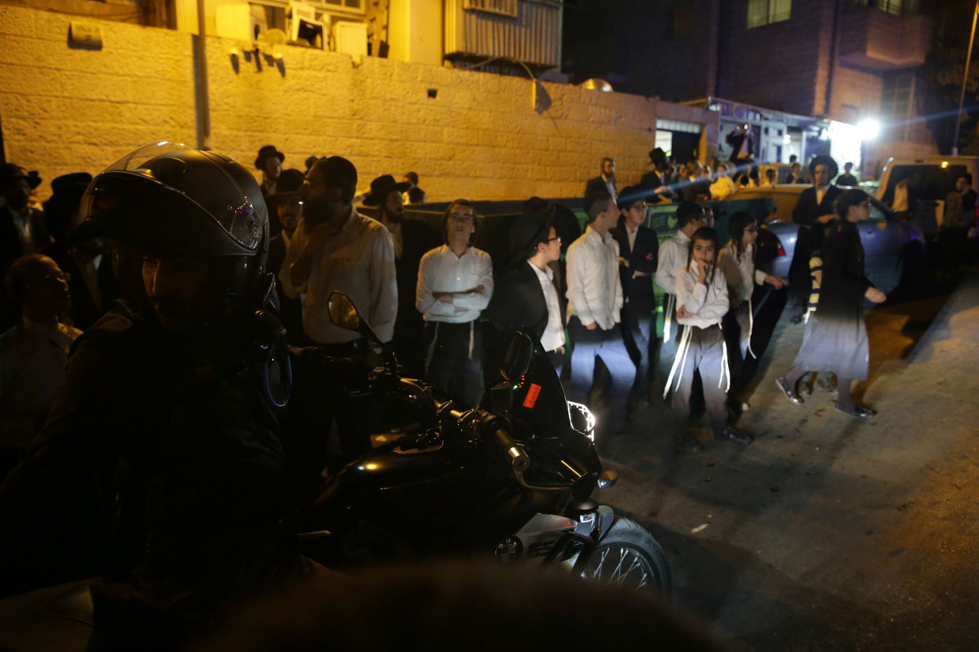 קיצונים תקפו חייל חרדי ליד "גאולה" • צפו