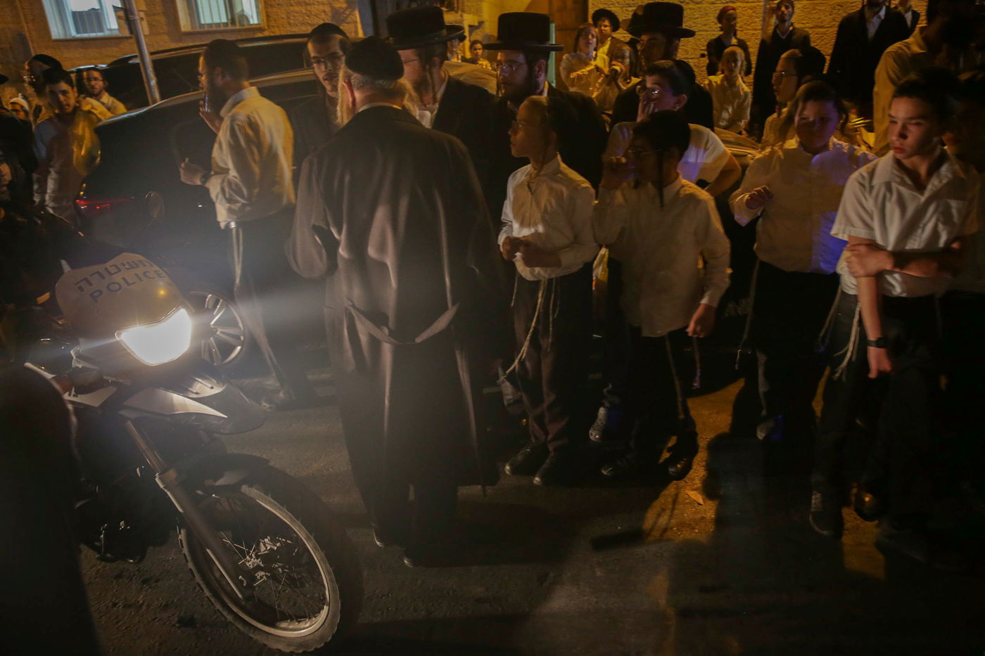 קיצונים תקפו חייל חרדי ליד "גאולה" • צפו