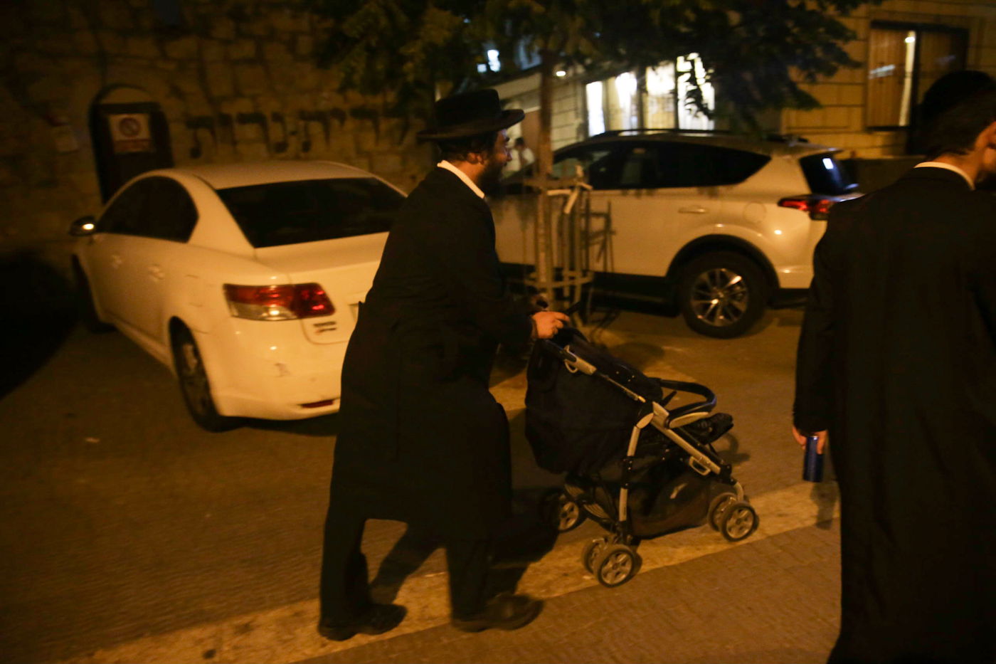 קיצונים תקפו חייל חרדי ליד "גאולה" • צפו