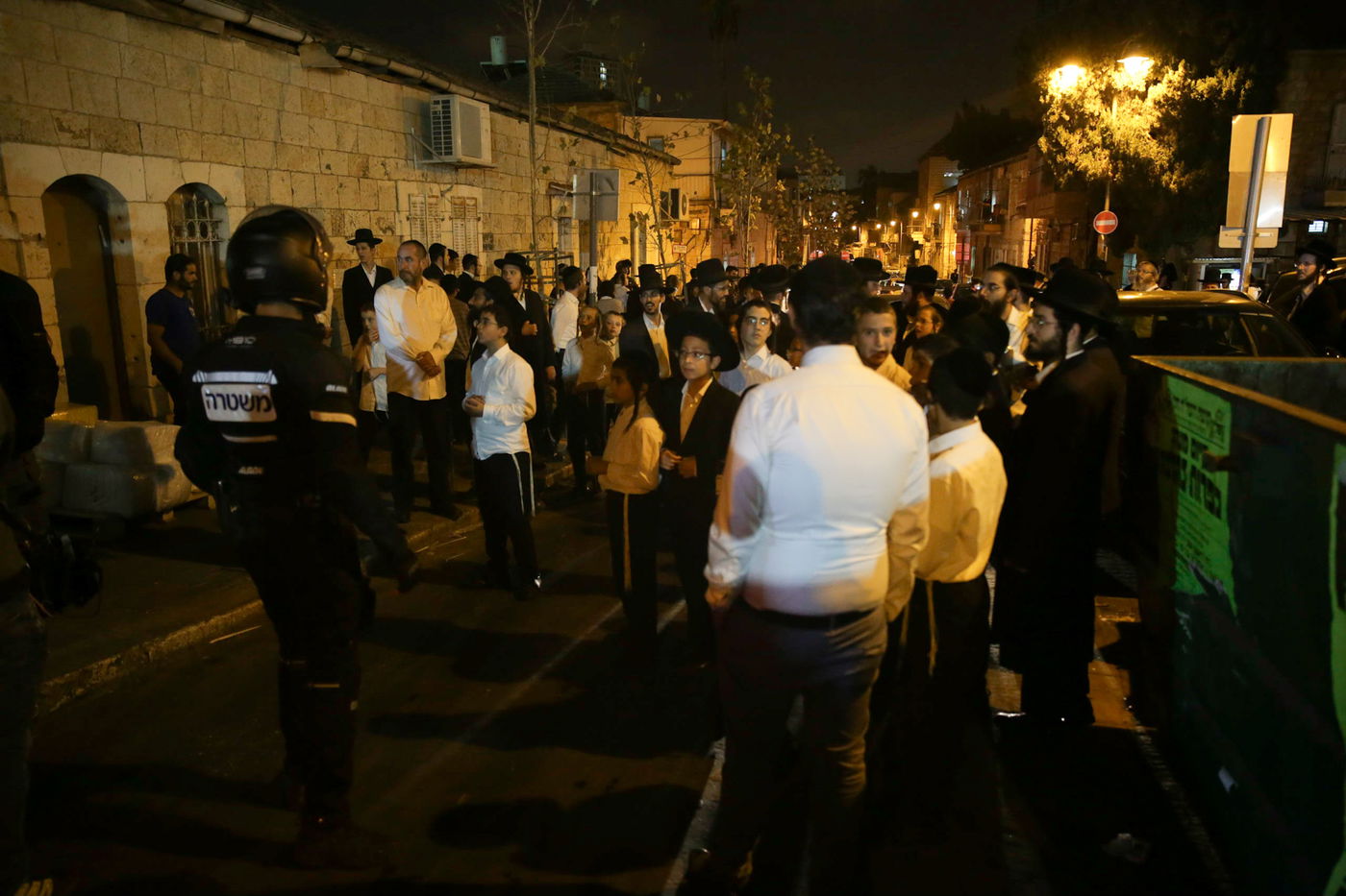 קיצונים תקפו חייל חרדי ליד "גאולה" • צפו