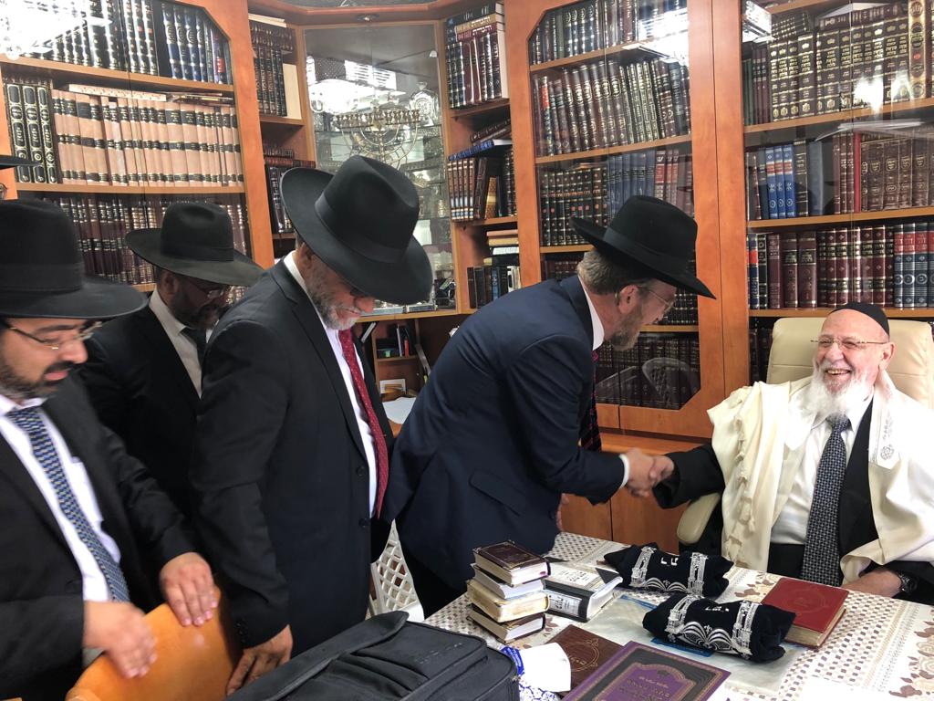 פינדרוס במעונו של הגר"ש כהן, הבוקר