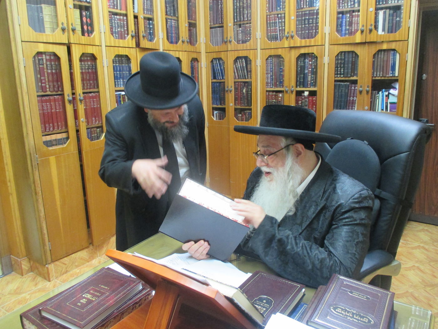 יצירת פאר: ספר "אבן ברורה" מתקבל אצל גדולי ישראל