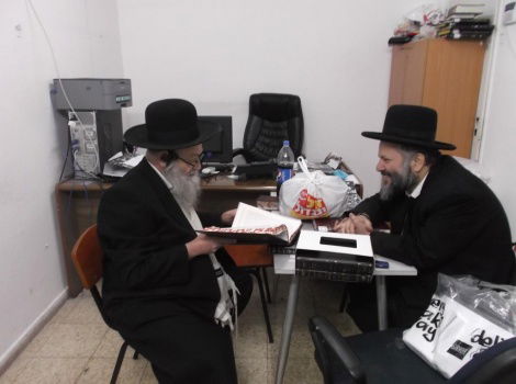 יצירת פאר: ספר "אבן ברורה" מתקבל אצל גדולי ישראל