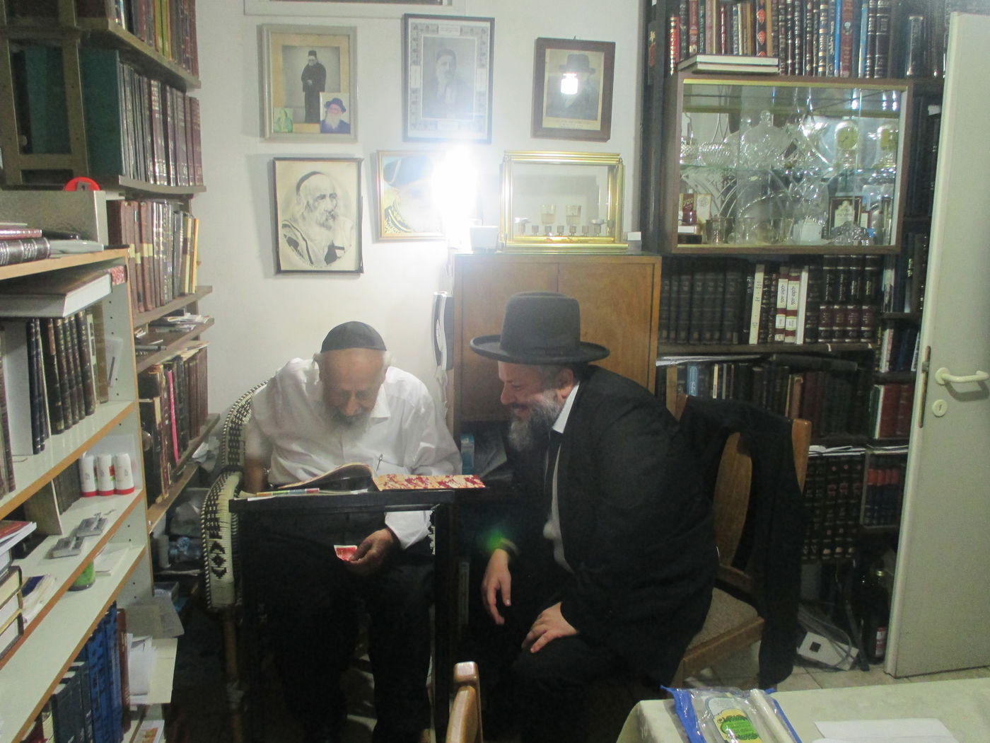 יצירת פאר: ספר "אבן ברורה" מתקבל אצל גדולי ישראל