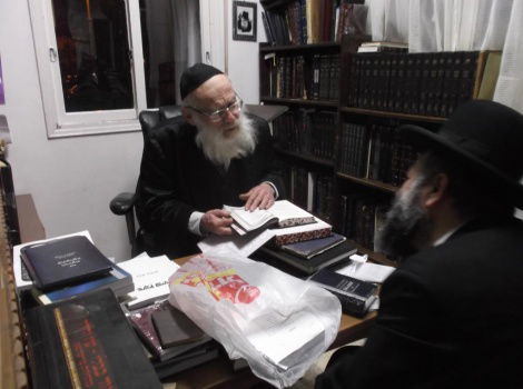 יצירת פאר: ספר "אבן ברורה" מתקבל אצל גדולי ישראל