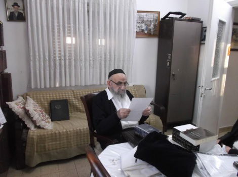 יצירת פאר: ספר "אבן ברורה" מתקבל אצל גדולי ישראל