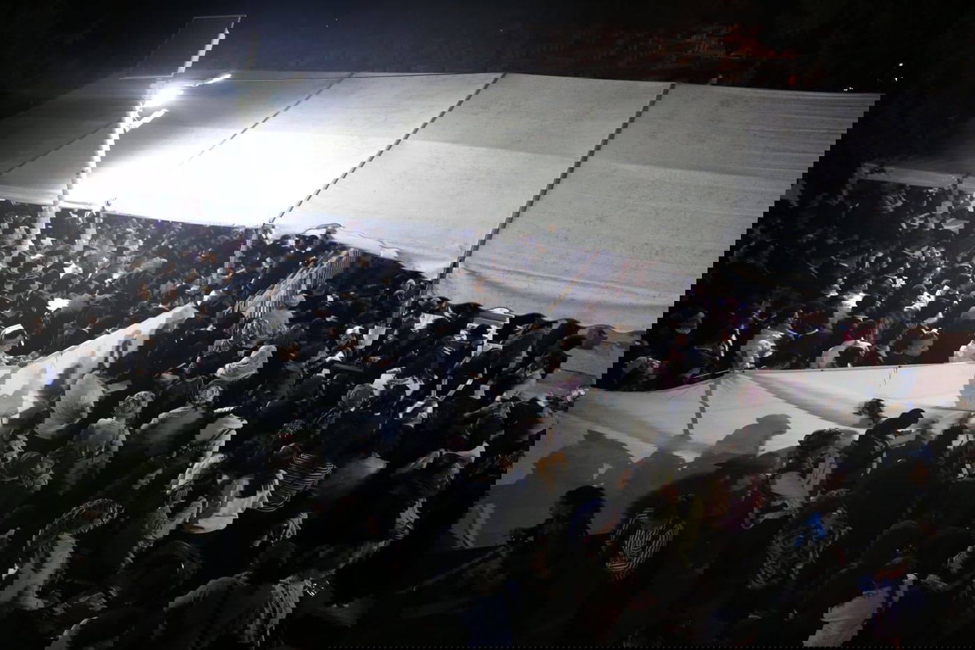 אלפים בקברו של מרן הגר"ע יוסף זצוק"ל