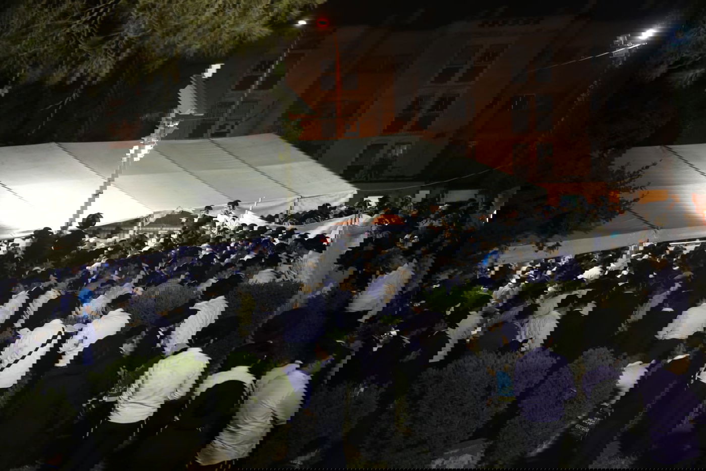 אלפים בקברו של מרן הגר"ע יוסף זצוק"ל