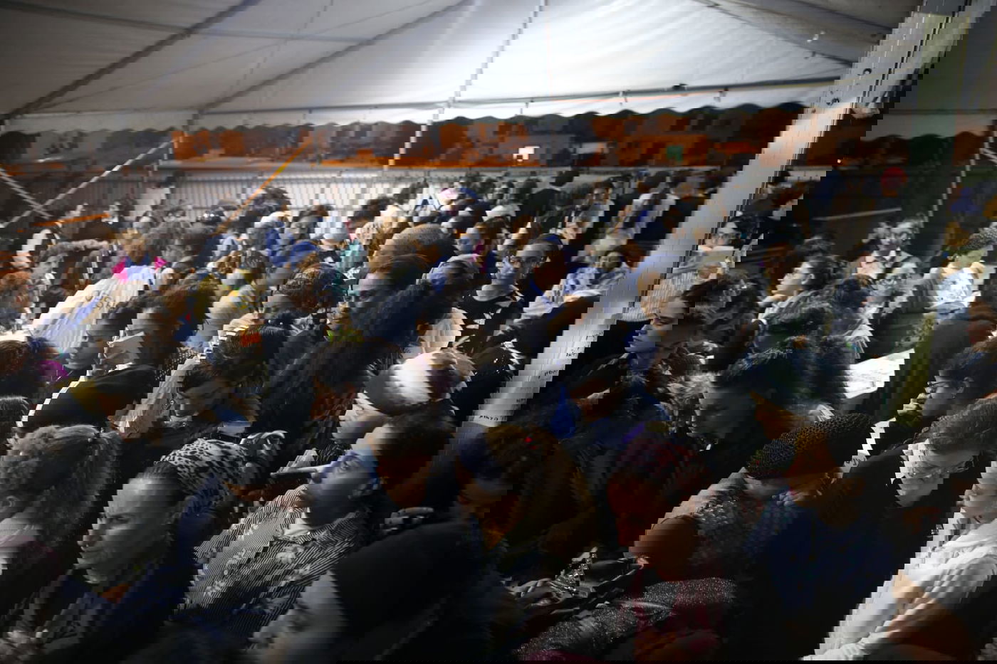 אלפים בקברו של מרן הגר"ע יוסף זצוק"ל