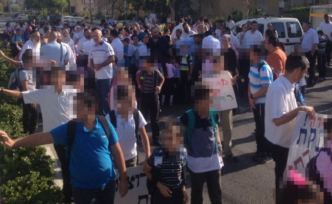 ילדי נתיבות משה באחת ההפגנות נגד יהב