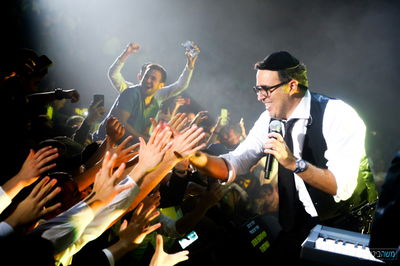 "ישתבח שמו": יעקב שוואקי בקליפ חדש