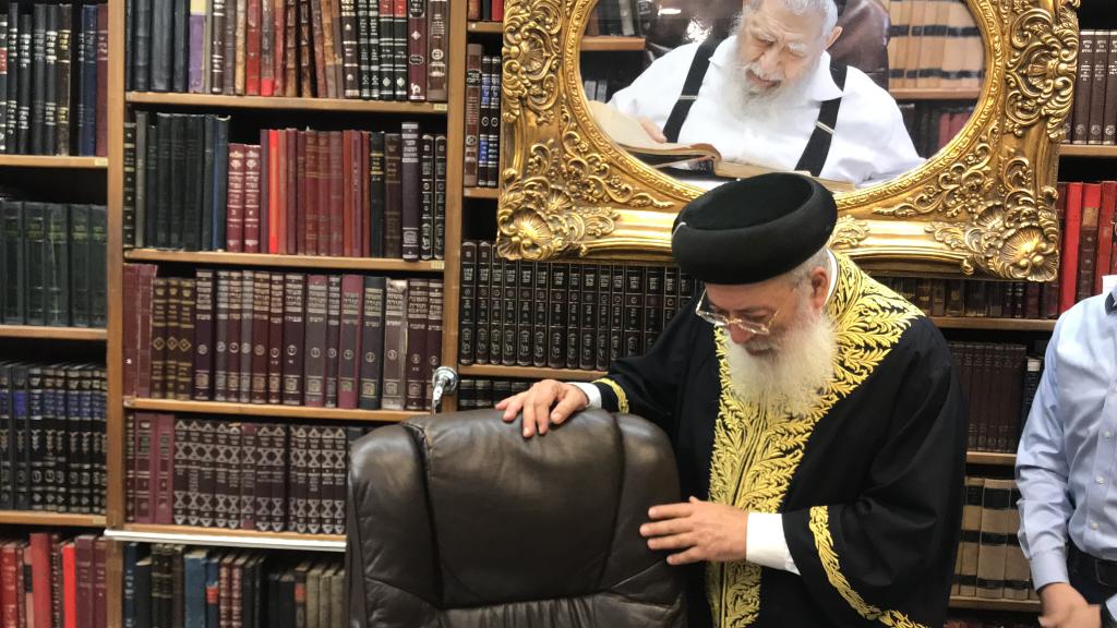 צפו: הראשון לציון בחדרו של מרן פוסק הדור הגר"ע יוסף זצוק"ל