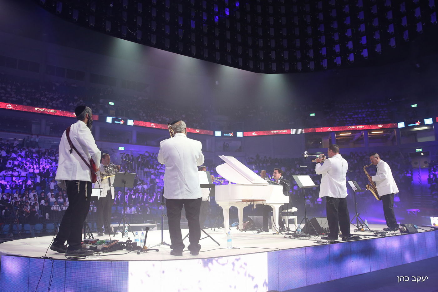 תיעוד: 10,000 'ילדים' של מרן זצ"ל ב'ארנה'