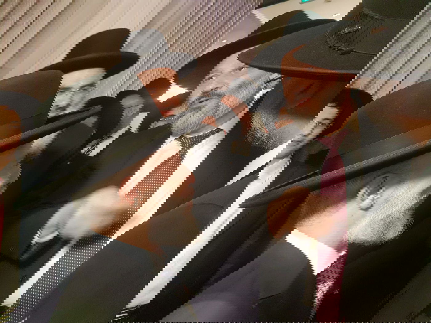 הגר"ז כהן חיתן את בתו - כולם באו לאחל מזל טוב. צפו