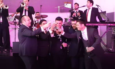 שימי יונייב ותזמורתו: מחרוזת "ב-6 קולות"