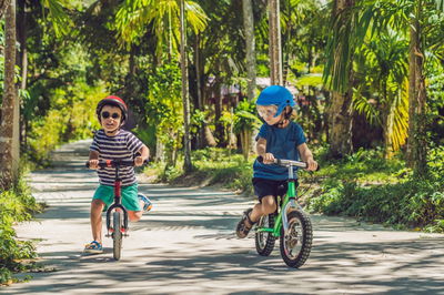 ילדים בטבע, פחות דיכאון והיפראקטיביות.
