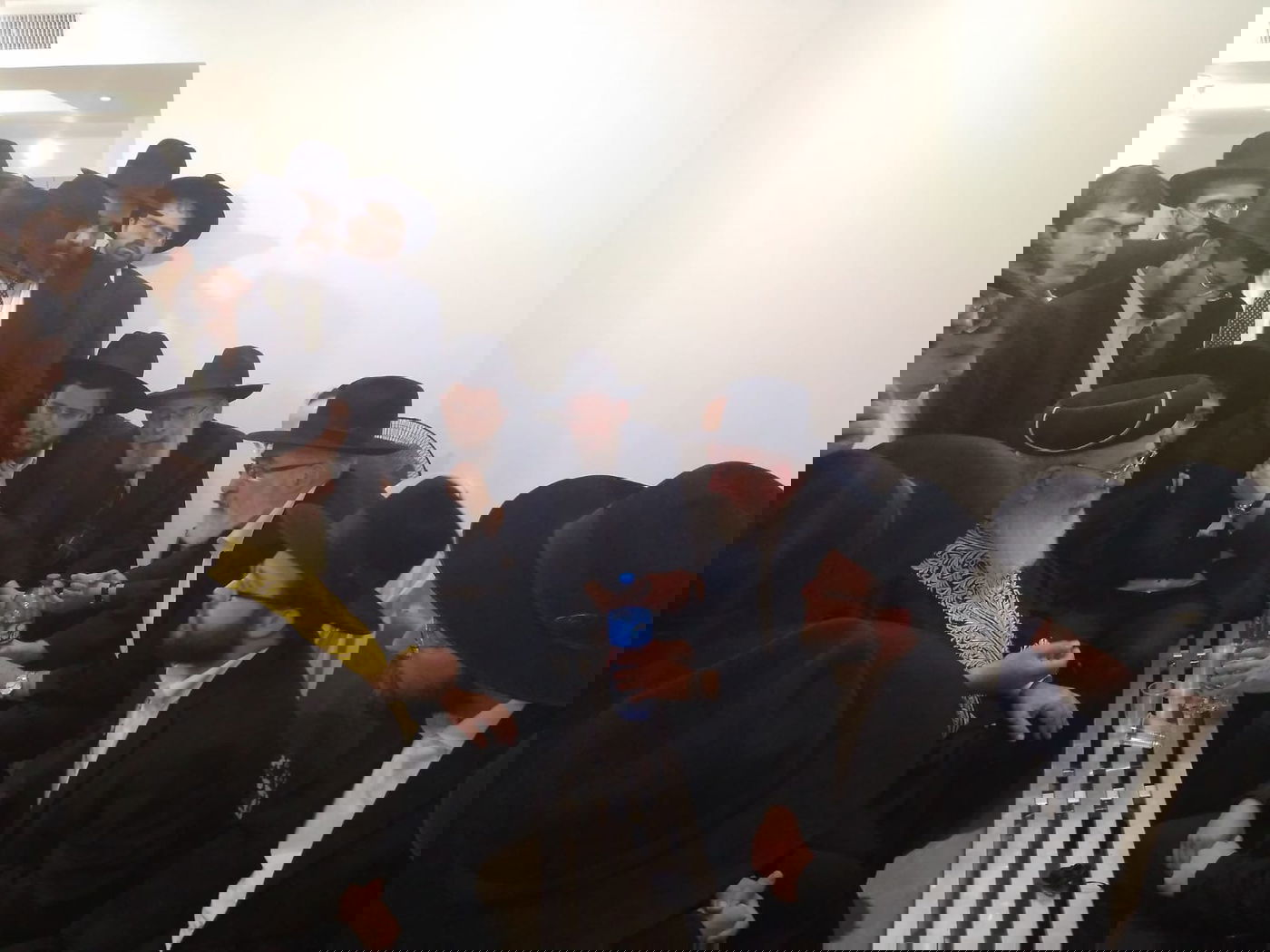 צפו: הראשון לציון הגר"ש עמאר ניחם את משפחת גינזבורג