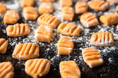 ניוקי בטטה ברוטב יין לבן ועשבי תיבול