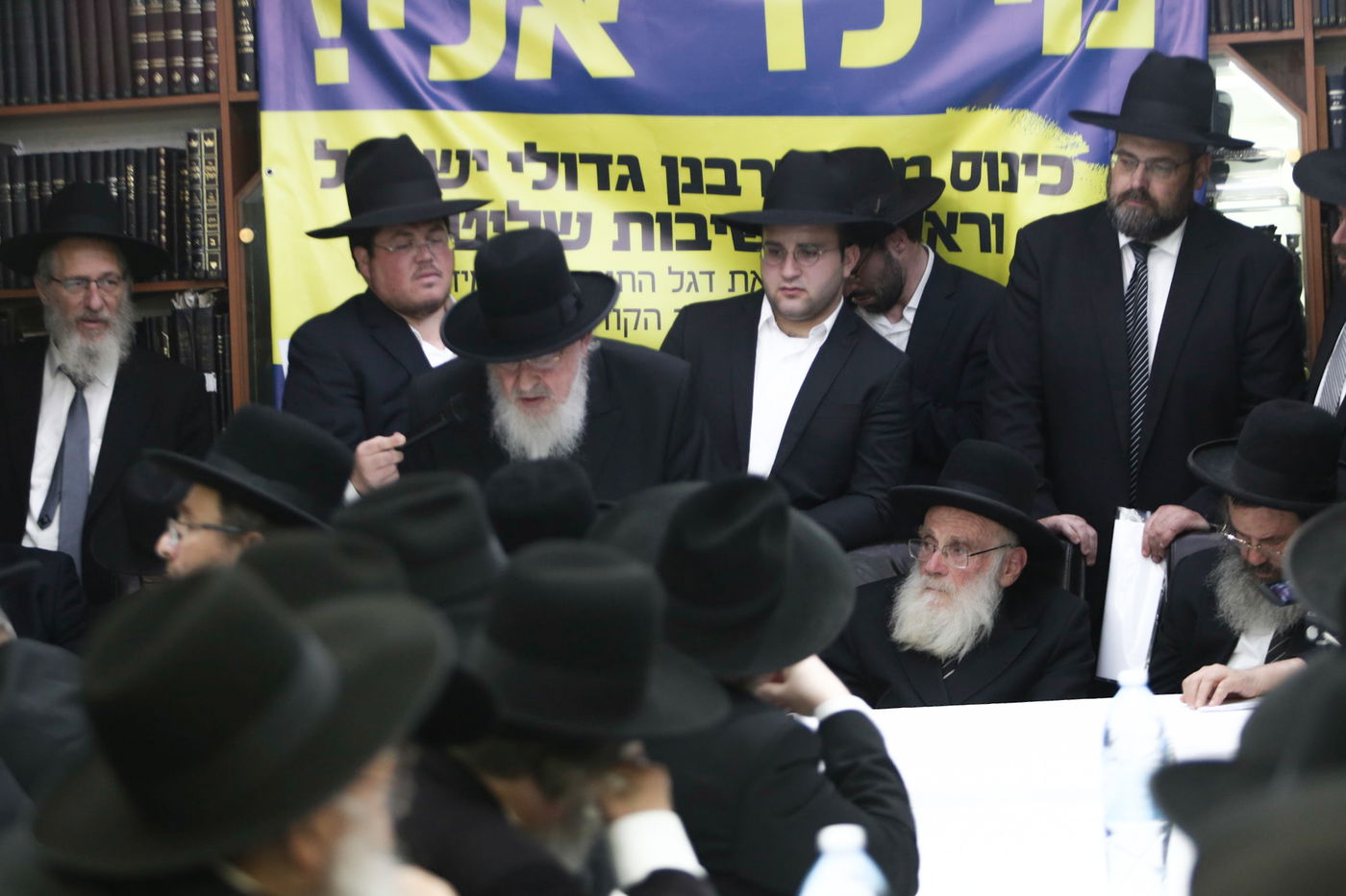 הגרב"מ אזרחי: "גדולי ישראל - מנהיגים; הם לא מונהגים"