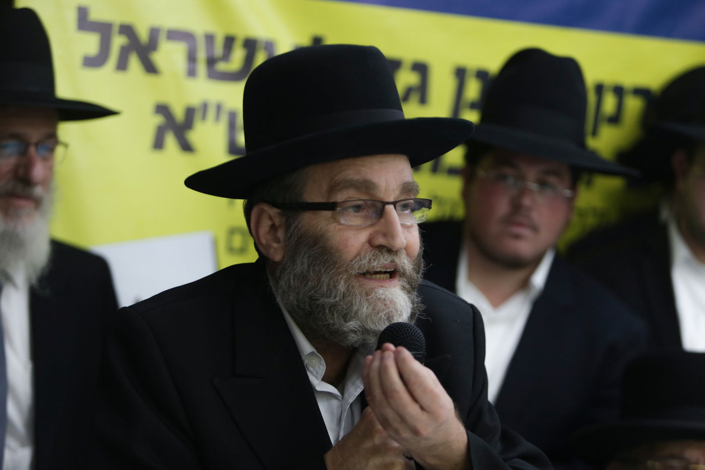 הגרב"מ אזרחי: "גדולי ישראל - מנהיגים; הם לא מונהגים"