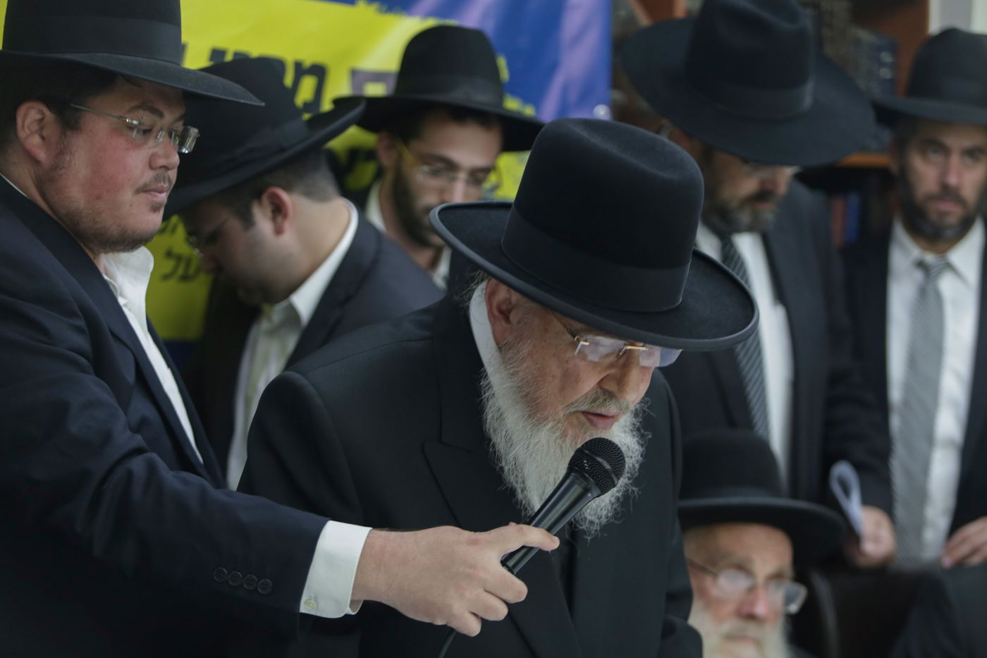 הגרב"מ אזרחי: "גדולי ישראל - מנהיגים; הם לא מונהגים"