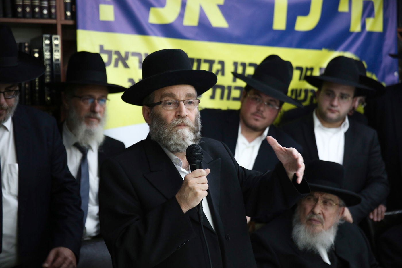 הגרב"מ אזרחי: "גדולי ישראל - מנהיגים; הם לא מונהגים"