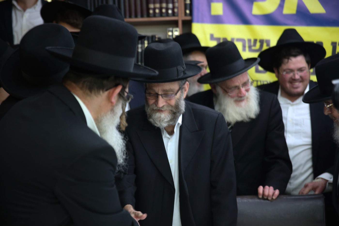 הגרב"מ אזרחי: "גדולי ישראל - מנהיגים; הם לא מונהגים"