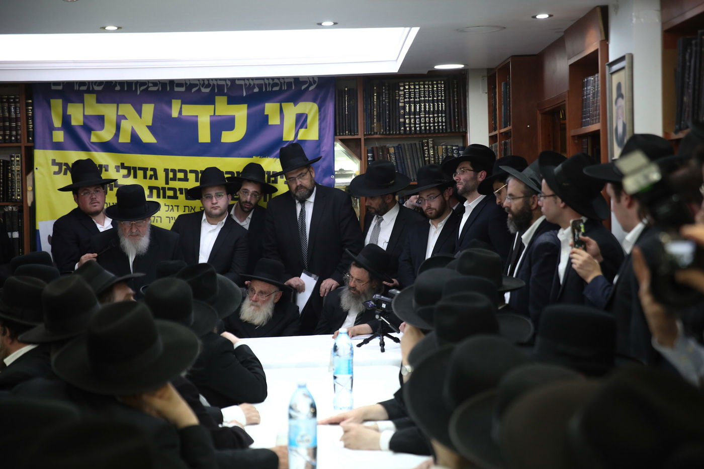 הגרב"מ אזרחי: "גדולי ישראל - מנהיגים; הם לא מונהגים"