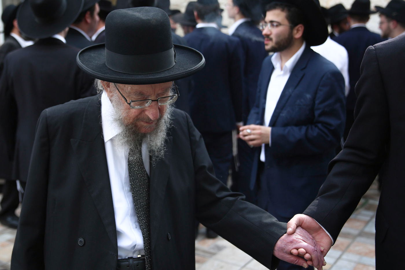 הגרב"מ אזרחי: "גדולי ישראל - מנהיגים; הם לא מונהגים"