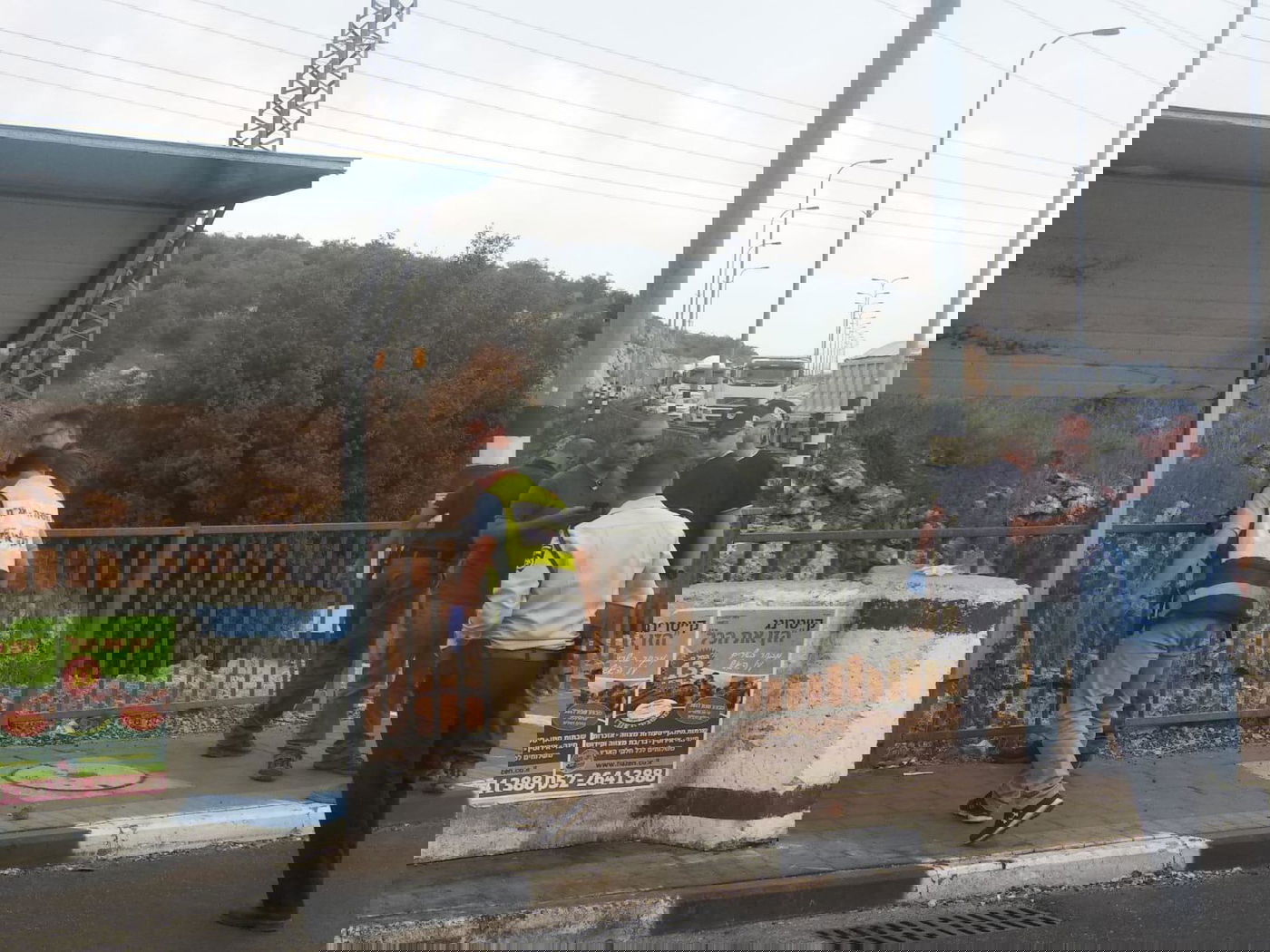 פלסטיני זינק עם סכין; חייל נטרל אותו בירי