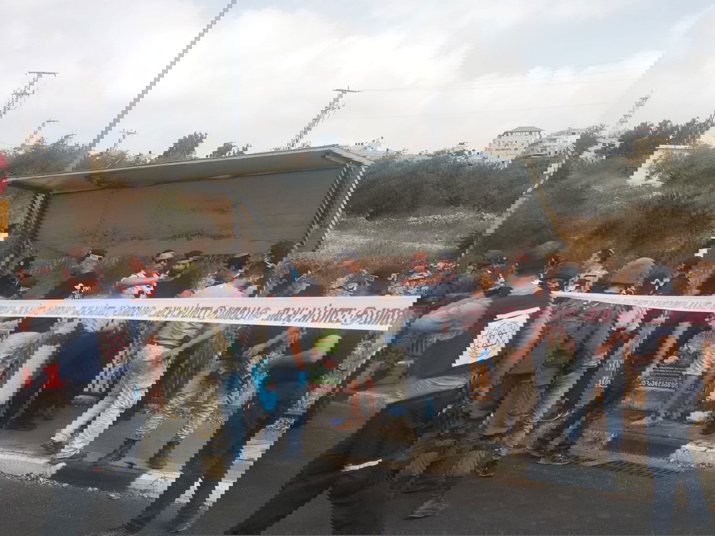 פלסטיני זינק עם סכין; חייל נטרל אותו בירי