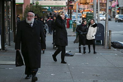 רחוב שוקק חיים בבורו פארק. למצולמים אין קשר לכתבה