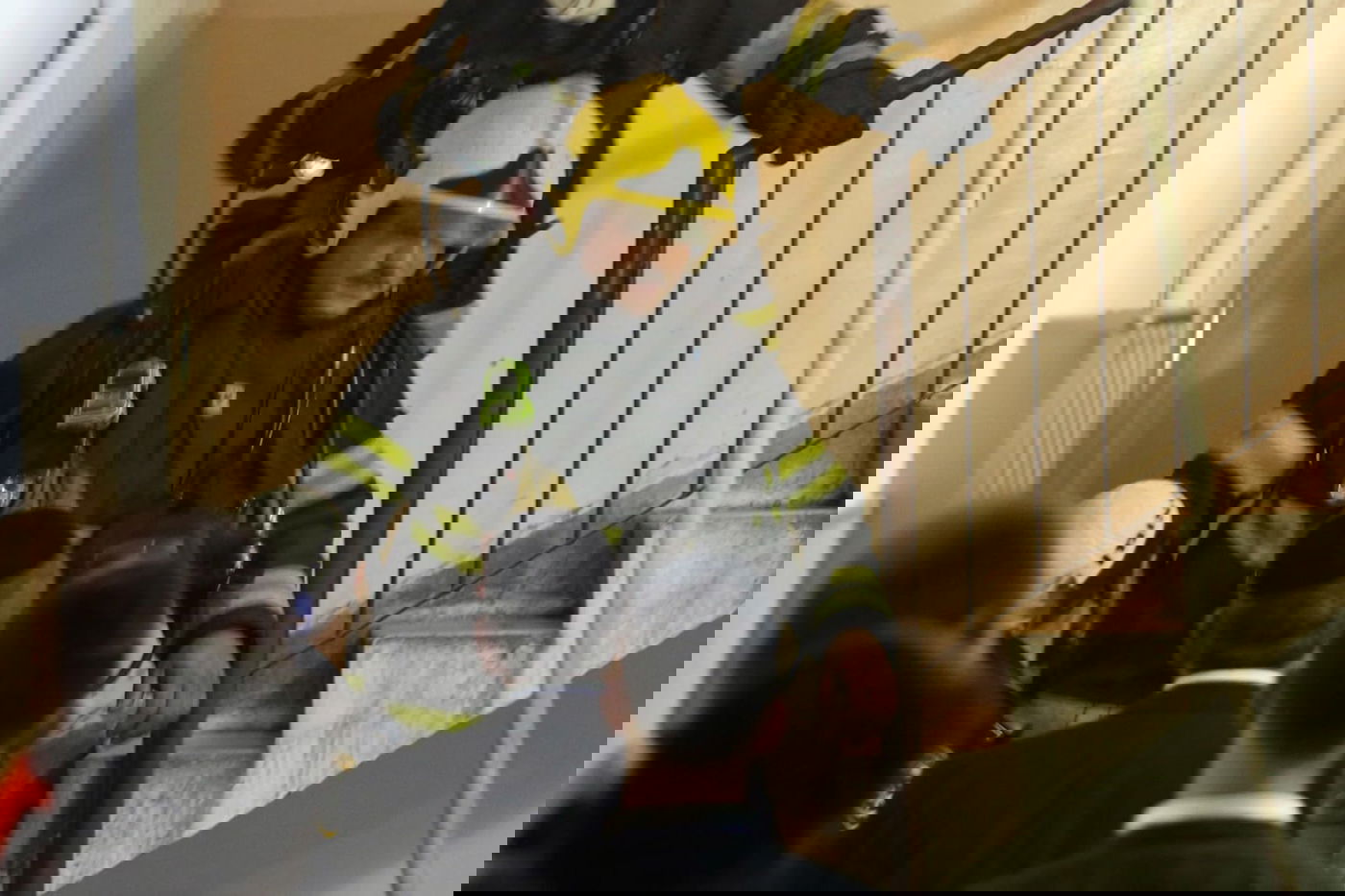 שריפה פרצה בבניין מגורים בשכונת הבוכרים. צפו