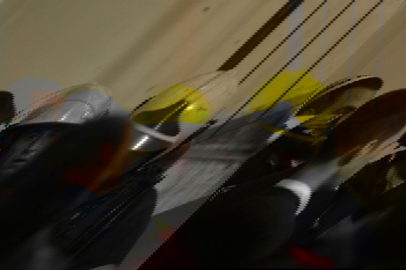 שריפה פרצה בבניין מגורים בשכונת הבוכרים. צפו