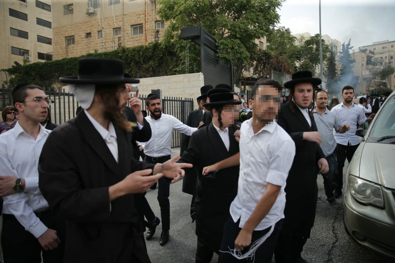 עיתונאית חרדית: קיצונים ניסו למשוך אותי מהרכב ולהרביץ