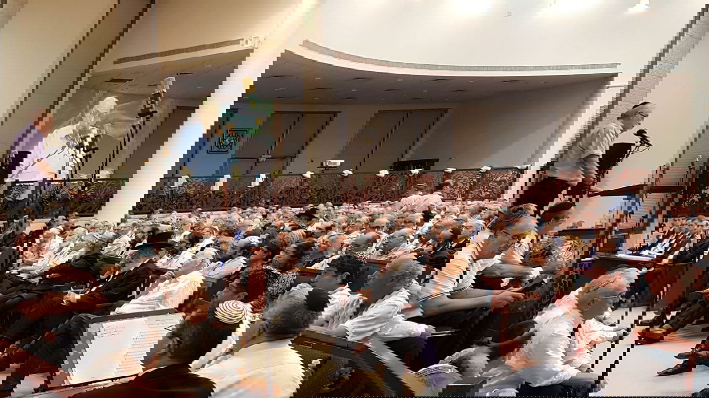 החזן החיפאי דוד אולמן נושא דברים