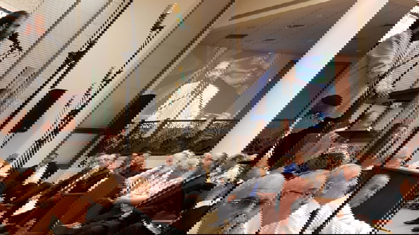 בנו אופיר נושא דברים לזכרו