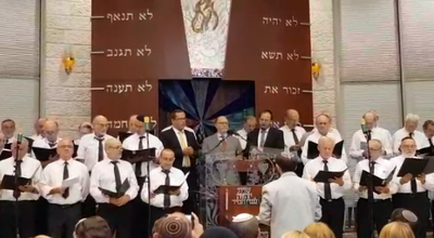 מאות בערב ה-30 לזכרו של 'מחייה החזנות'