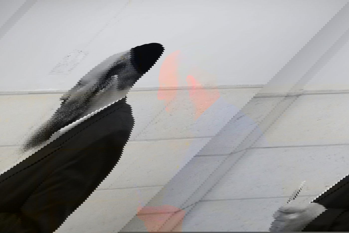 השופט לעותרים: מציע למשוך את העתירה נגד אבוטבול