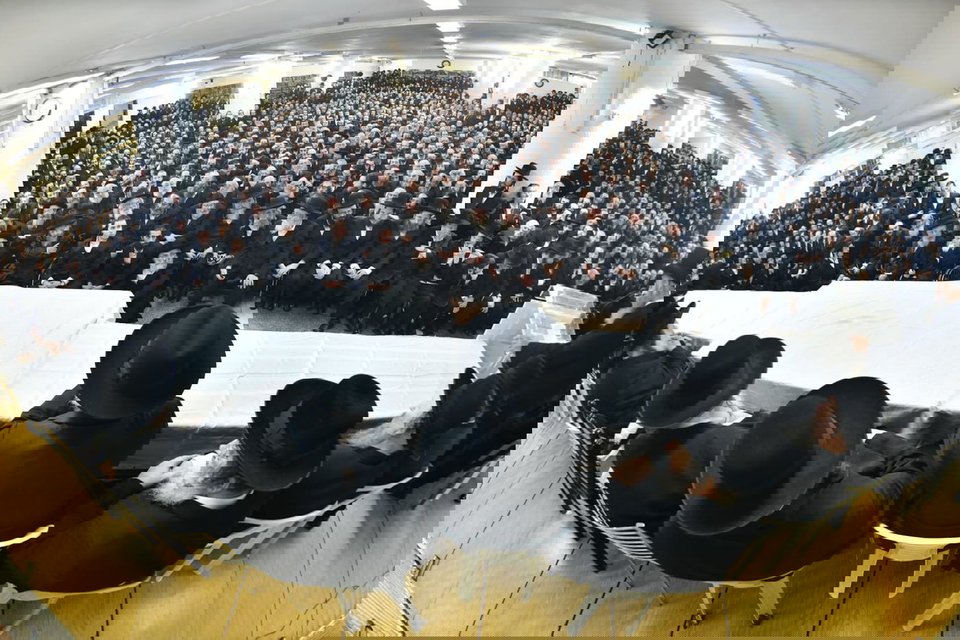 הכנס בגור, אמש